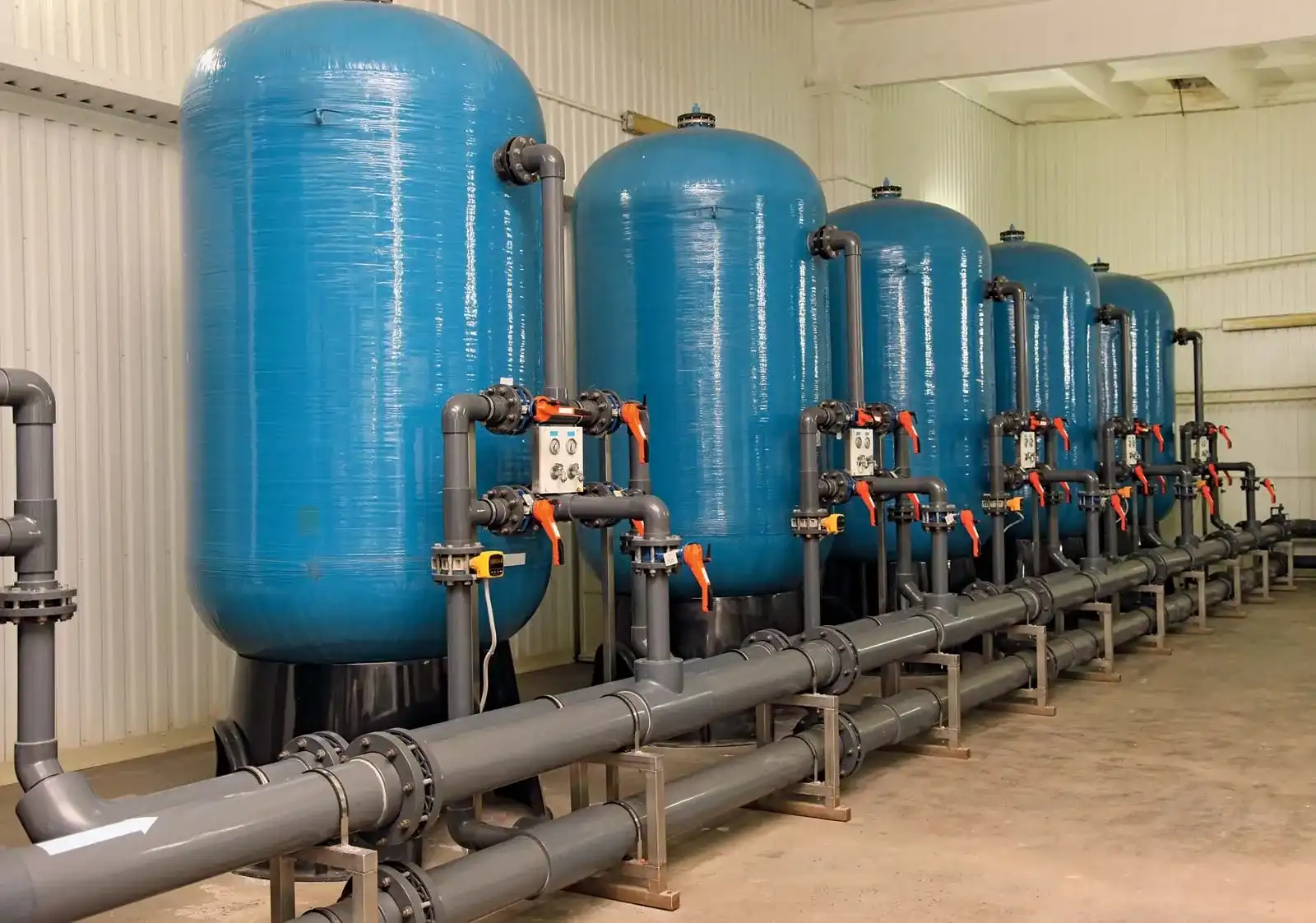 How do stabilizers and pH modifiers contribute to RH710S's effectiveness?