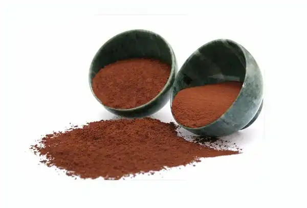 How do dispersants improve Trimanganese tetraoxide suspension in drilling fluids?
