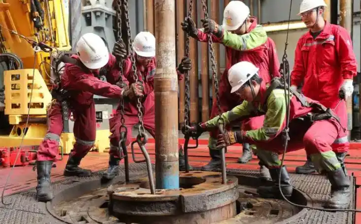 What safety practices are needed when using Antifoam AF4060L on rigs?